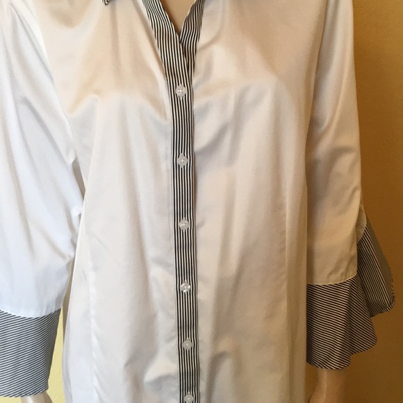 Chico’s EUC Caroline Striped Sateen No-Iron Blouse - Picture 3 of 6